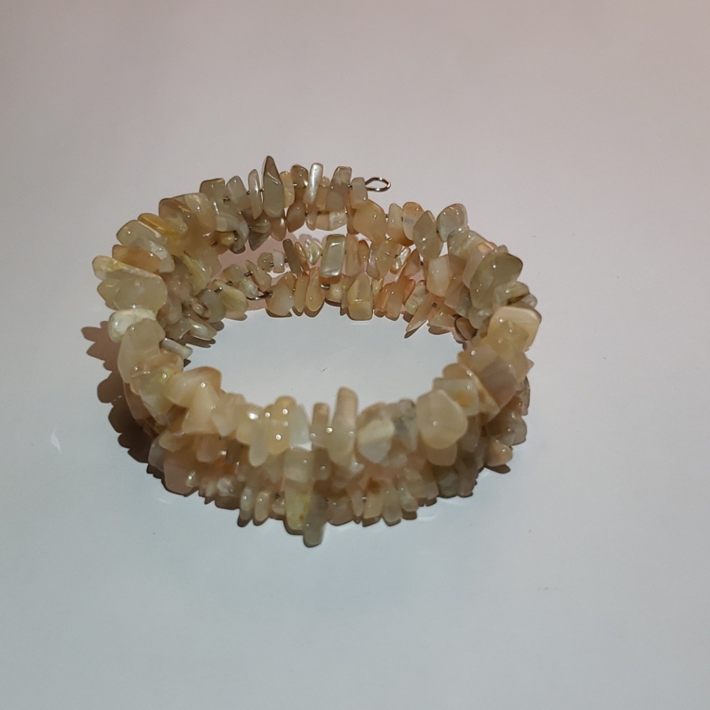 3/$20 | Pinkish-tan shell memory wire bracelet …